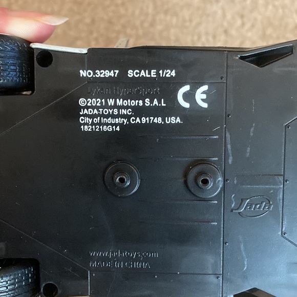 Collectible Lykan Hypersport 1/24 scale Diecast Model Car - Jada Toys 32947 - Picture 4 of 5